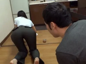 Nhìn vợ sắp cưới bị nhân viên massage đụ ngay bên cạnh